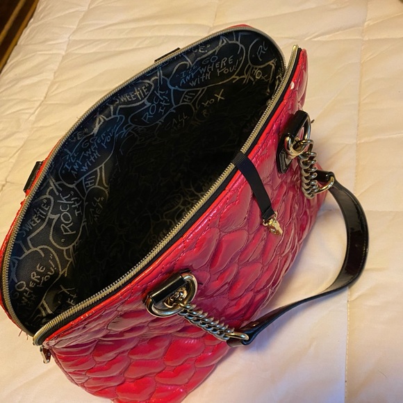 Betsey Johnson Barbie pink quilted hearts bag with gold chain straps. - Picture 8 of 12
